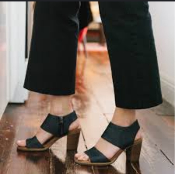 TOMS size 11 denim Majorca cutout sandals - Picture 1 of 10